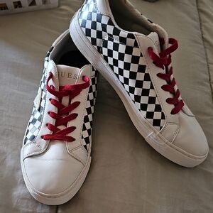 STUNNING GUESS CHECKERBOARD SNEAKERS RED LACES
